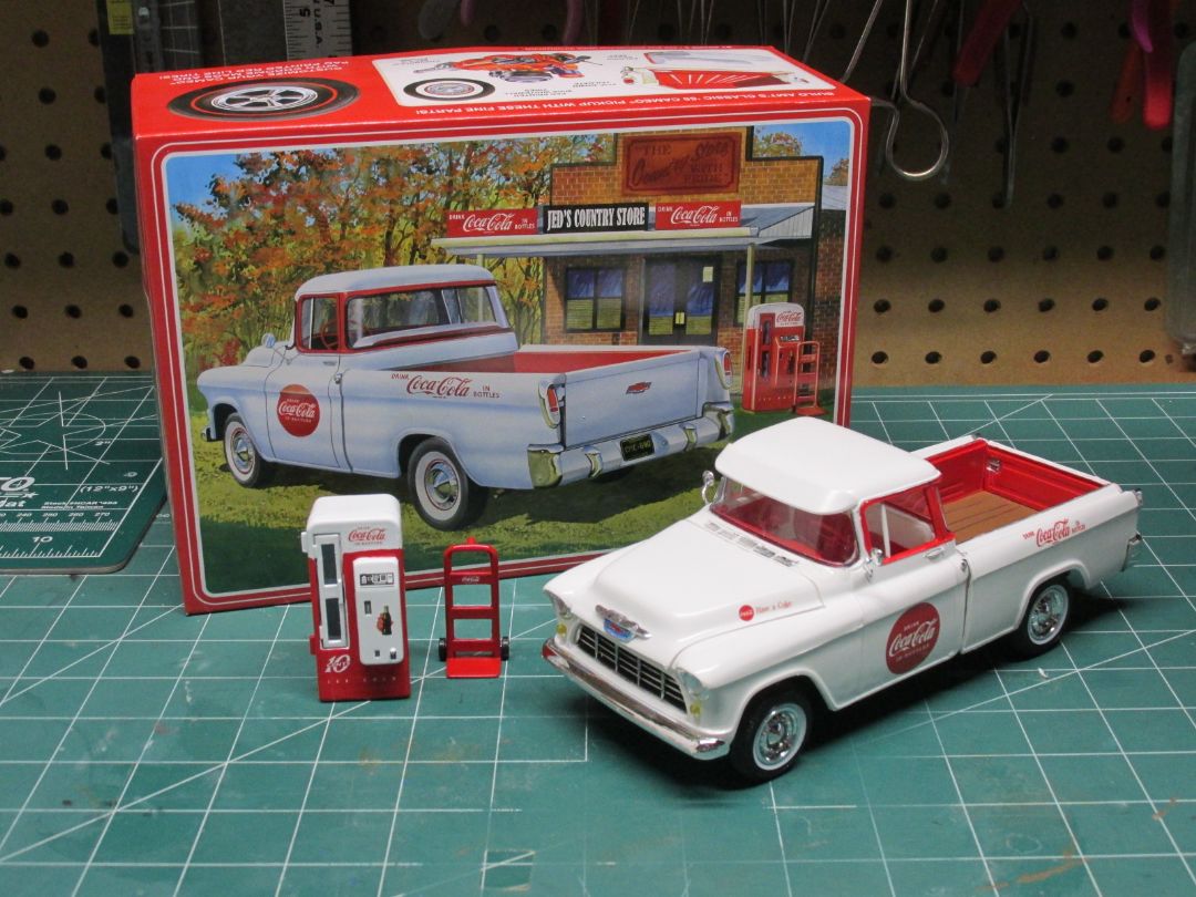 AMT 1955 Chevy Cameo Pickup (Coca-Cola) 1/25 Model Kit – image 6