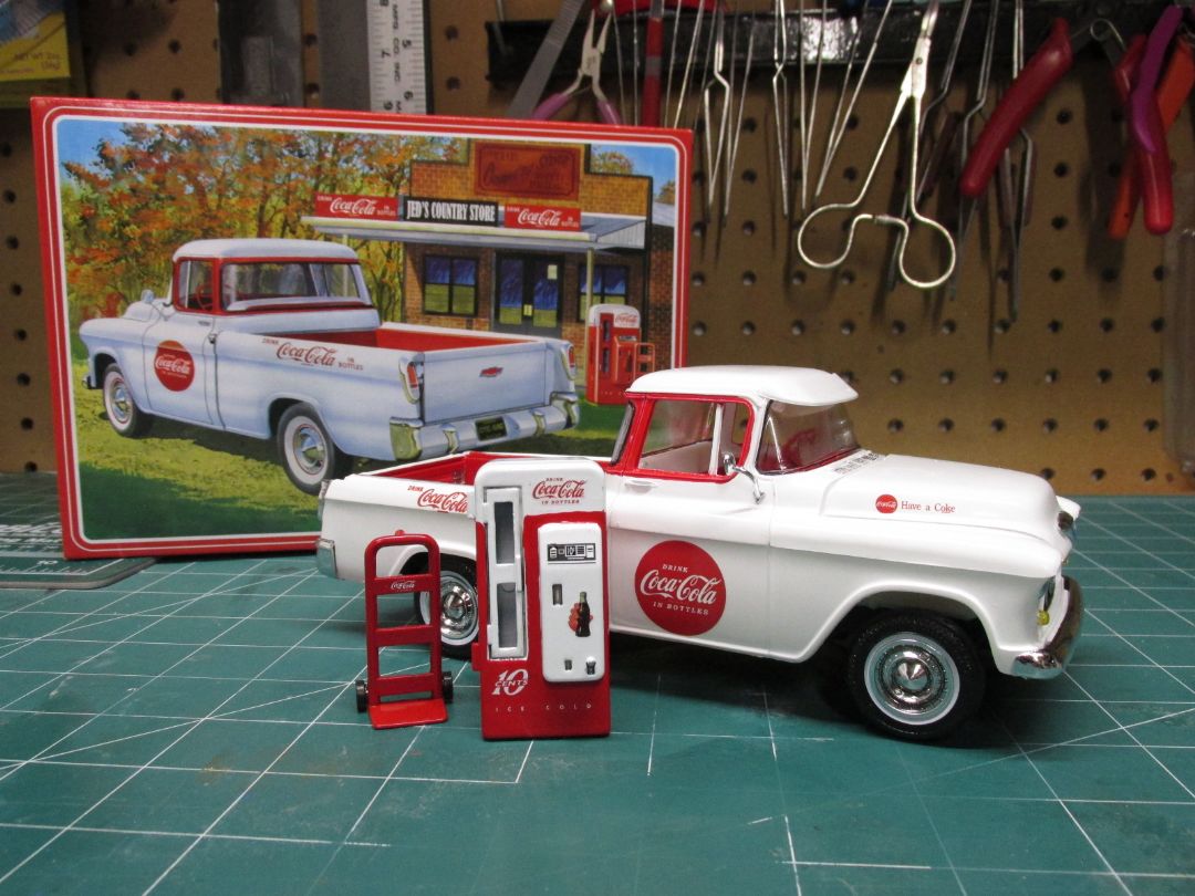 AMT 1955 Chevy Cameo Pickup (Coca-Cola) 1/25 Model Kit – image 7