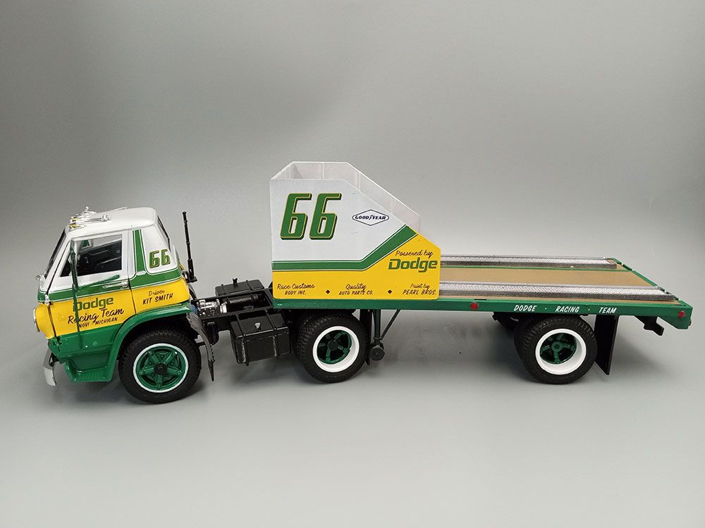 AMT 1/25 1966 Dodge L700 Truck w/ Flatbed Racing Trailer – image 6