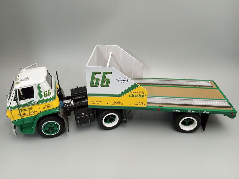 AMT 1/25 1966 Dodge L700 Truck w/ Flatbed Racing Trailer – image 7