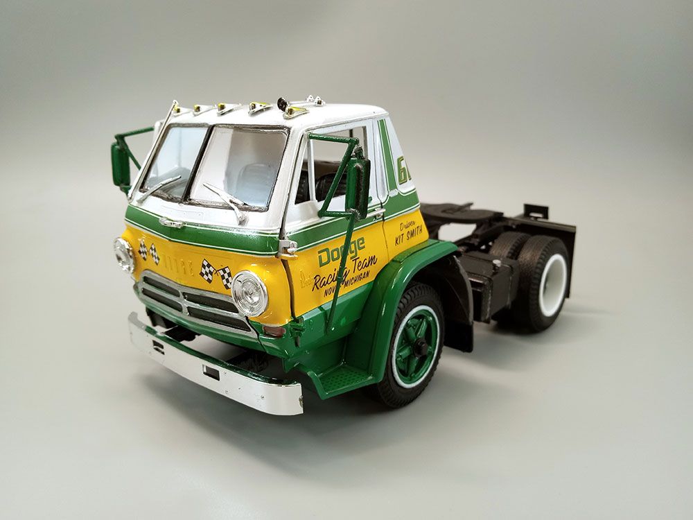 AMT 1/25 1966 Dodge L700 Truck w/ Flatbed Racing Trailer – image 8