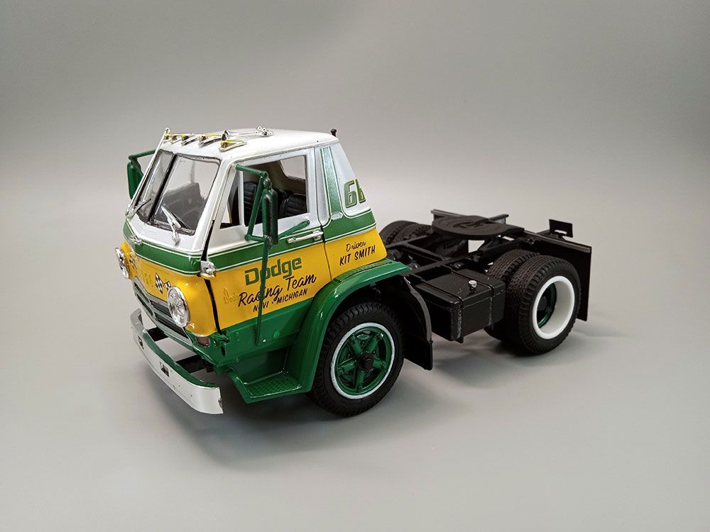 AMT 1/25 1966 Dodge L700 Truck w/ Flatbed Racing Trailer – image 9