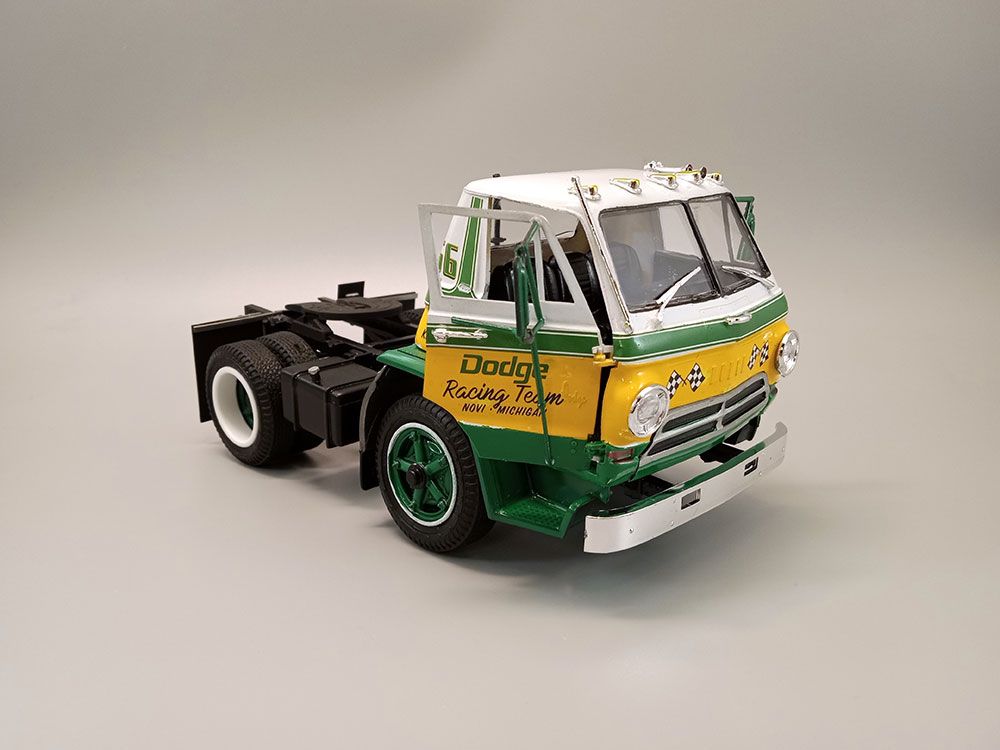AMT 1/25 1966 Dodge L700 Truck w/ Flatbed Racing Trailer – image 10