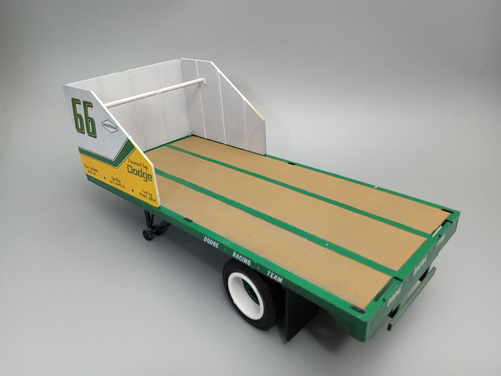 AMT 1/25 1966 Dodge L700 Truck w/ Flatbed Racing Trailer – image 17