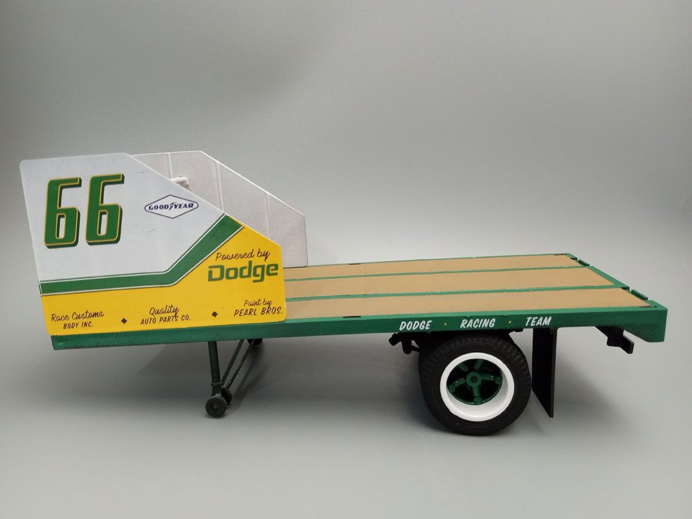 AMT 1/25 1966 Dodge L700 Truck w/ Flatbed Racing Trailer – image 18