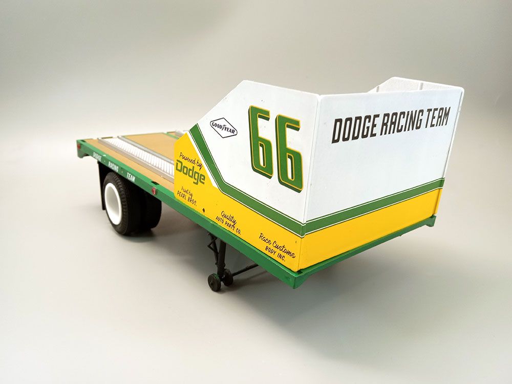 AMT 1/25 1966 Dodge L700 Truck w/ Flatbed Racing Trailer – image 20