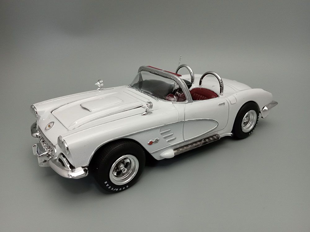 AMT 1/25 1960 Chevrolet Corvette Model Kit (Level 2) – image 7
