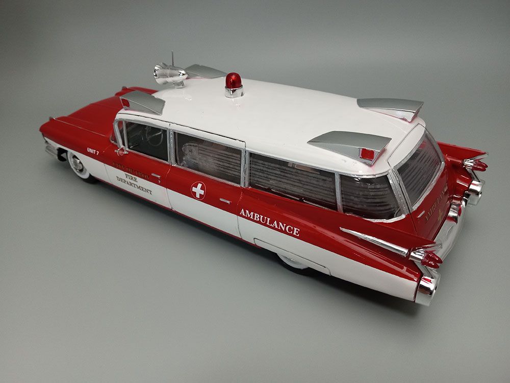 AMT 1/25 1959 Cadillac Ambulance With Gurney – image 3