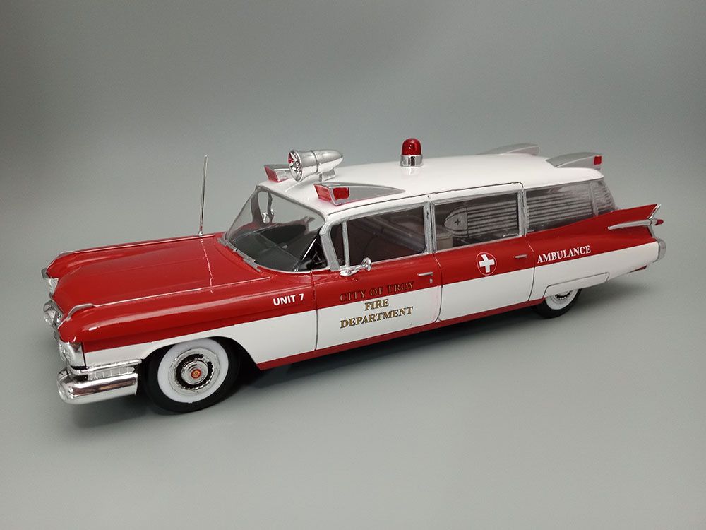 AMT 1/25 1959 Cadillac Ambulance With Gurney – image 14