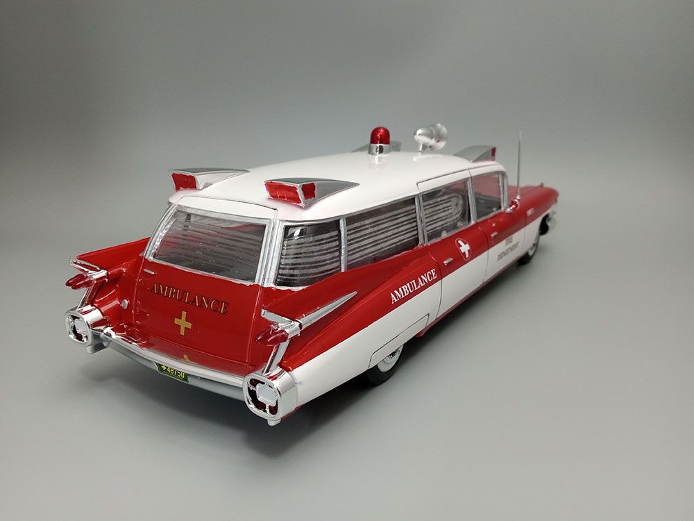 AMT 1/25 1959 Cadillac Ambulance With Gurney – image 17