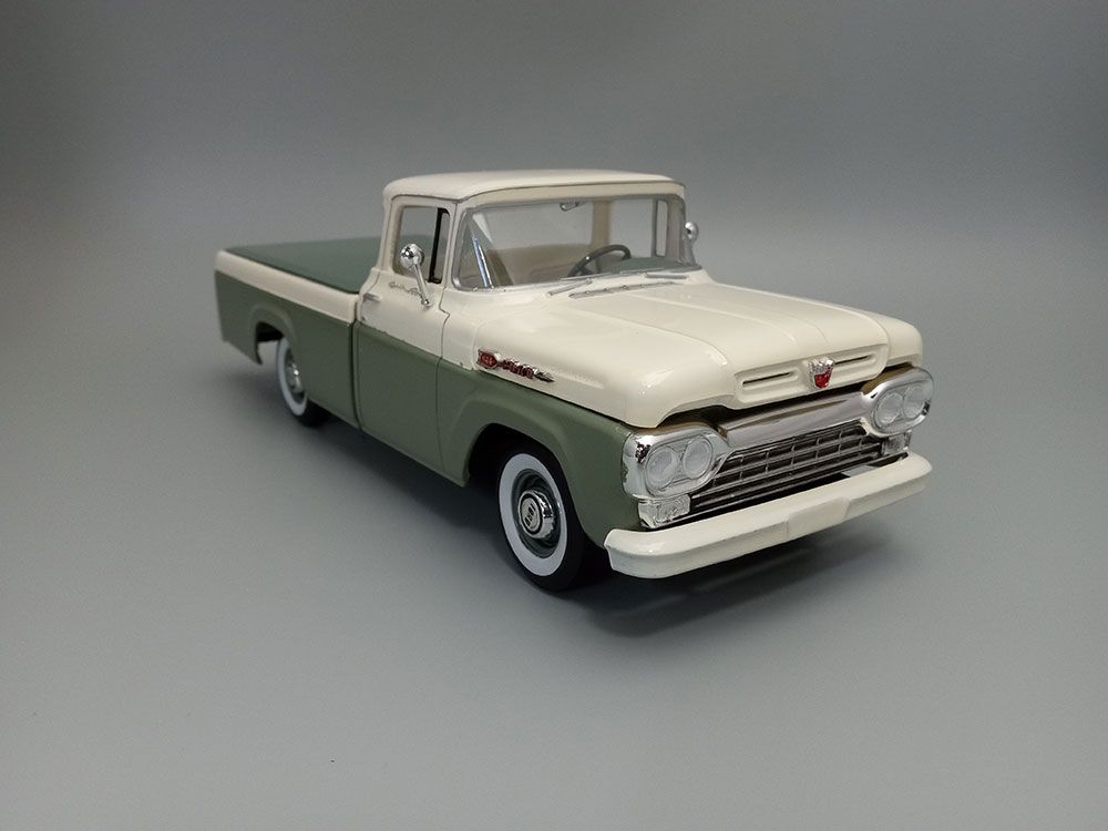 AMT 1/25 1960 Ford F-100 Pickup With Trailer (New Tooling) – image 12