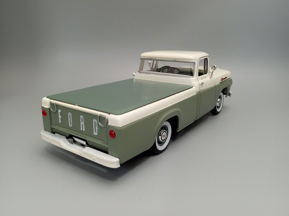 AMT 1/25 1960 Ford F-100 Pickup With Trailer (New Tooling) – image 13