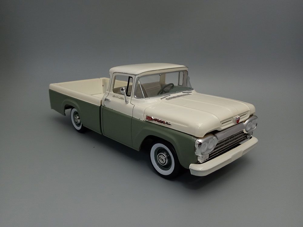 AMT 1/25 1960 Ford F-100 Pickup With Trailer (New Tooling) – image 15