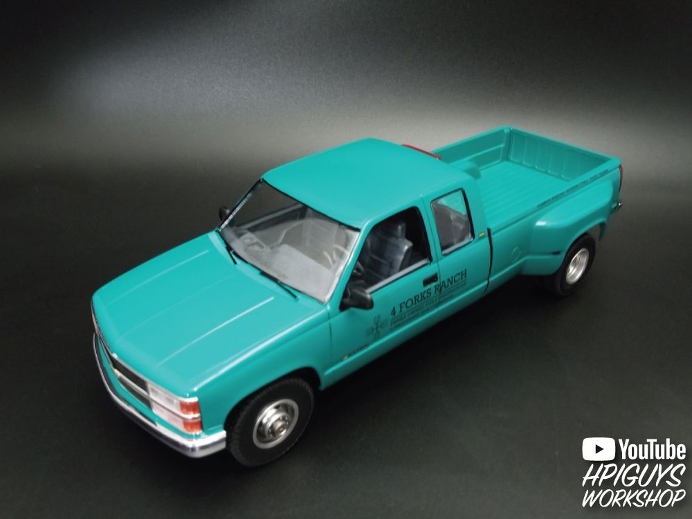 AMT 1/25 1996 Chevrolet C-3500 Dually Pickup Easy Build – image 4