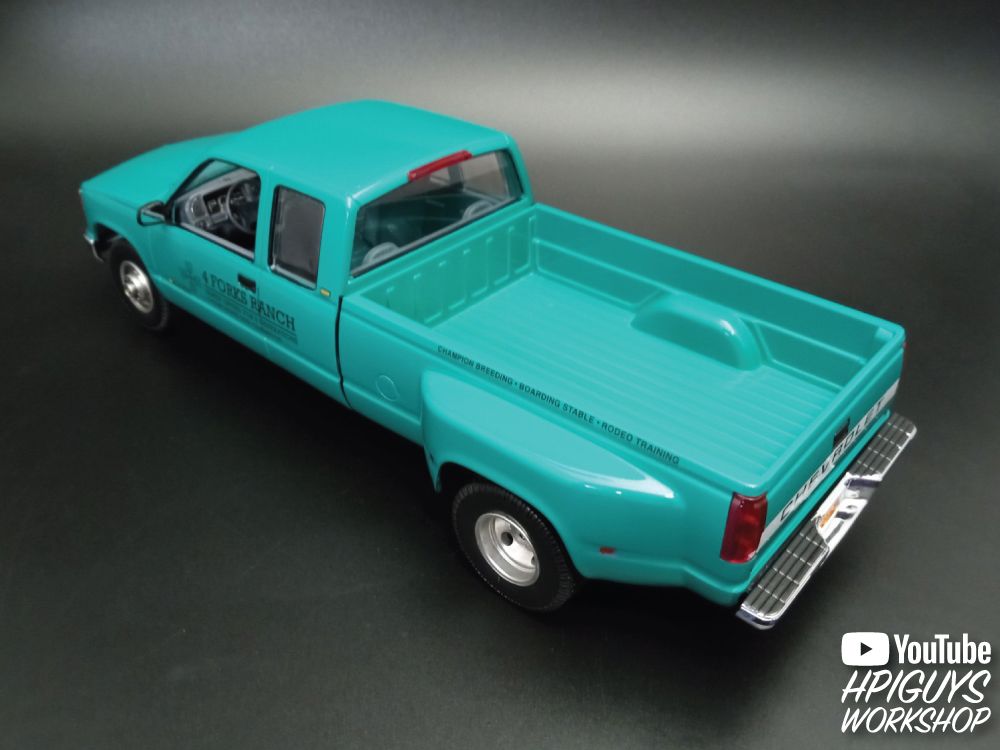 AMT 1/25 1996 Chevrolet C-3500 Dually Pickup Easy Build – image 6