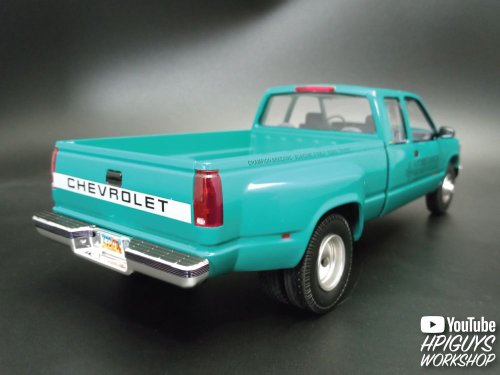 AMT 1/25 1996 Chevrolet C-3500 Dually Pickup Easy Build – image 7