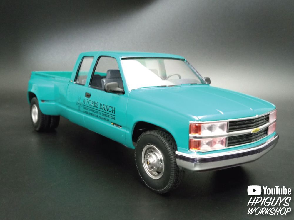 AMT 1/25 1996 Chevrolet C-3500 Dually Pickup Easy Build – image 8