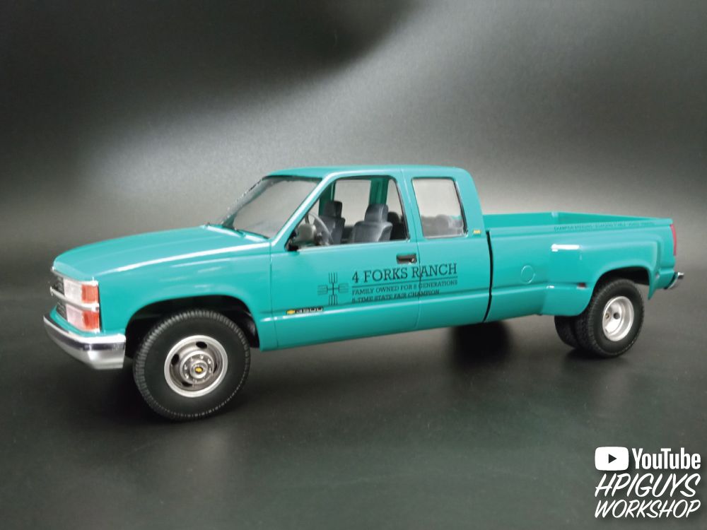 AMT 1/25 1996 Chevrolet C-3500 Dually Pickup Easy Build – image 9