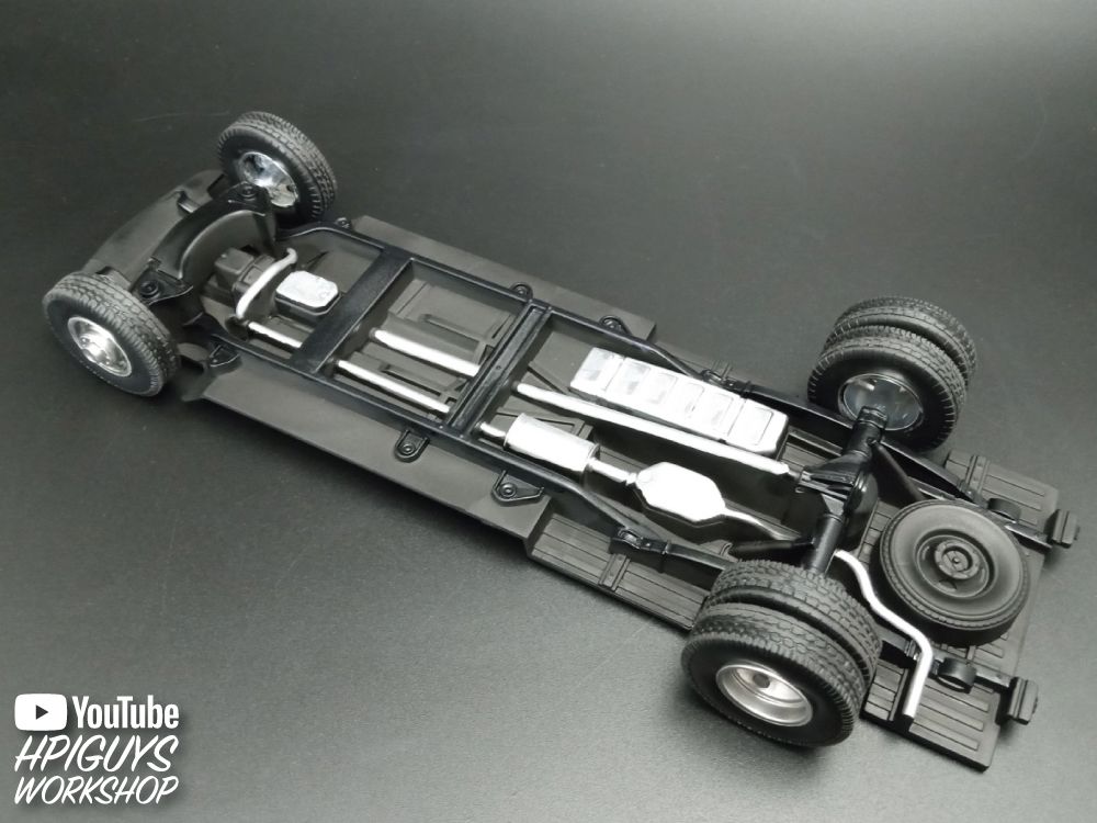 AMT 1/25 1996 Chevrolet C-3500 Dually Pickup Easy Build – image 13