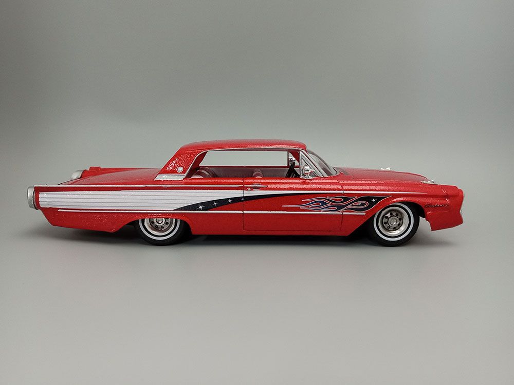 AMT 1/25 1961 Ford Galaxie Hardtop – image 7