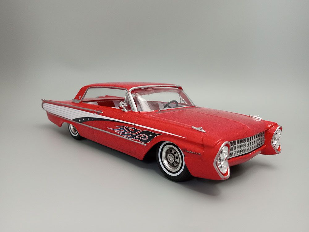 AMT 1/25 1961 Ford Galaxie Hardtop – image 8