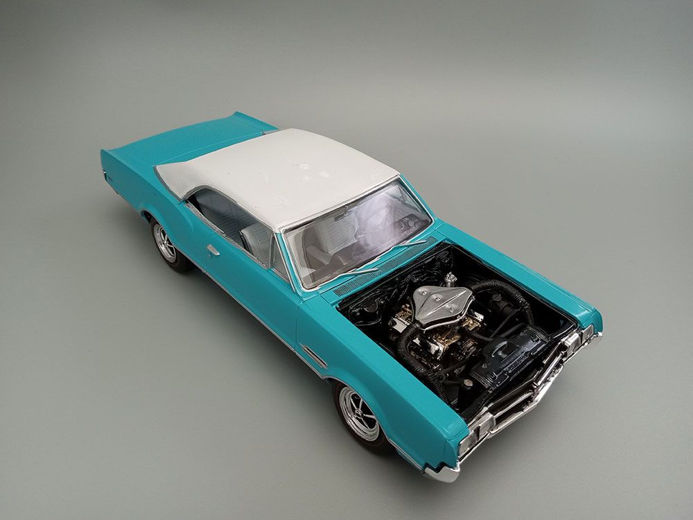 AMT 1/25 1966 Olds 442 Hardtop Model Kit – image 2
