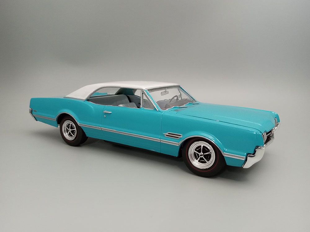 AMT 1/25 1966 Olds 442 Hardtop Model Kit – image 5
