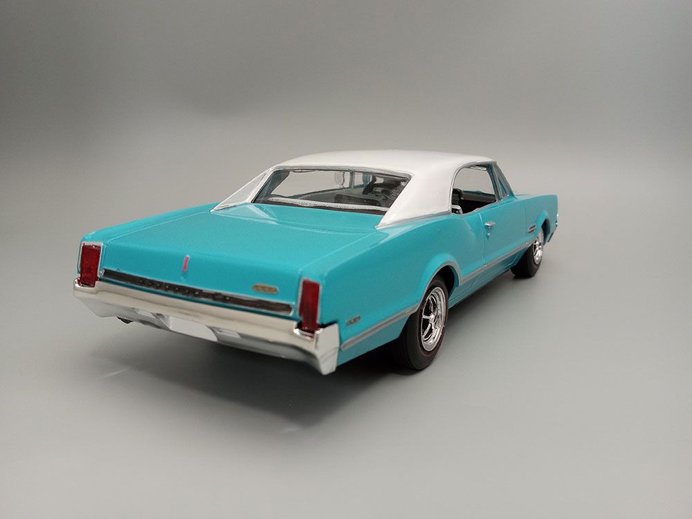 AMT 1/25 1966 Olds 442 Hardtop Model Kit – image 7