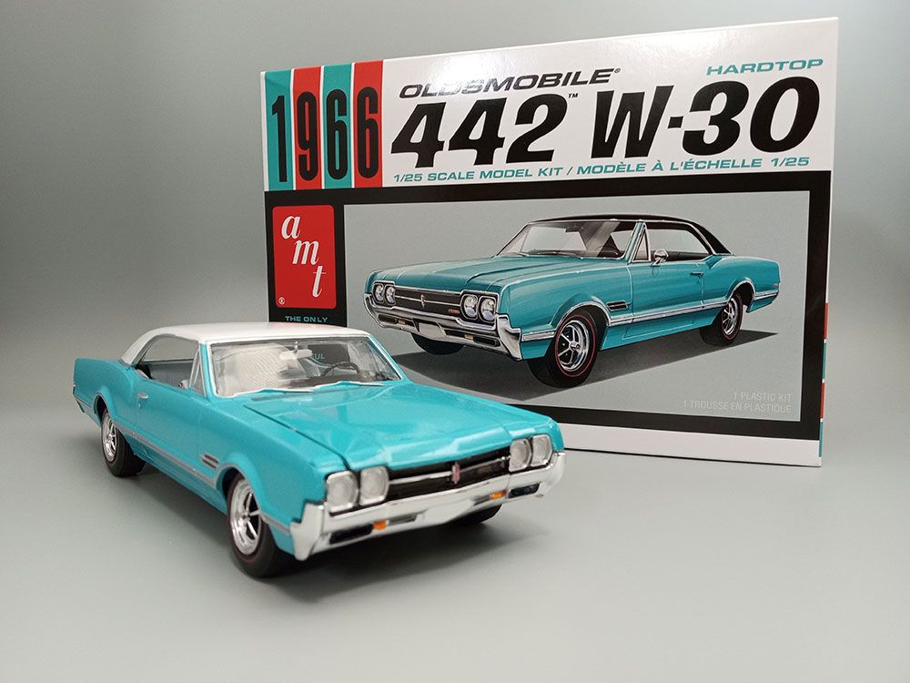 AMT 1/25 1966 Olds 442 Hardtop Model Kit – image 13