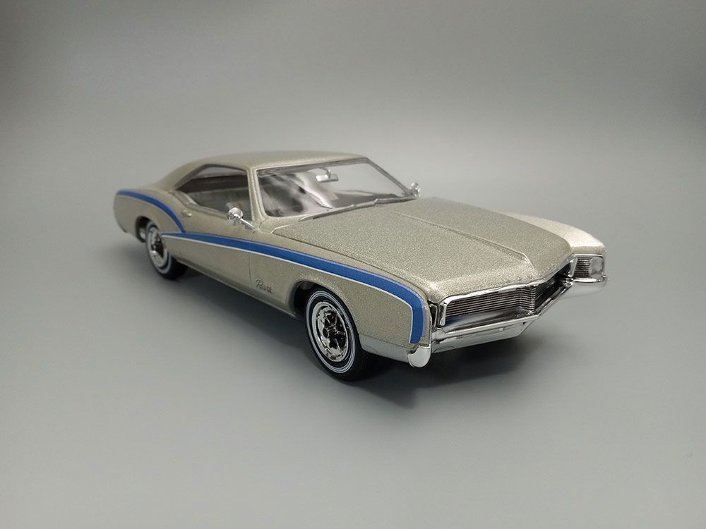 AMT 1/25 1966 Buick Riviera GS (Level 2) – image 3
