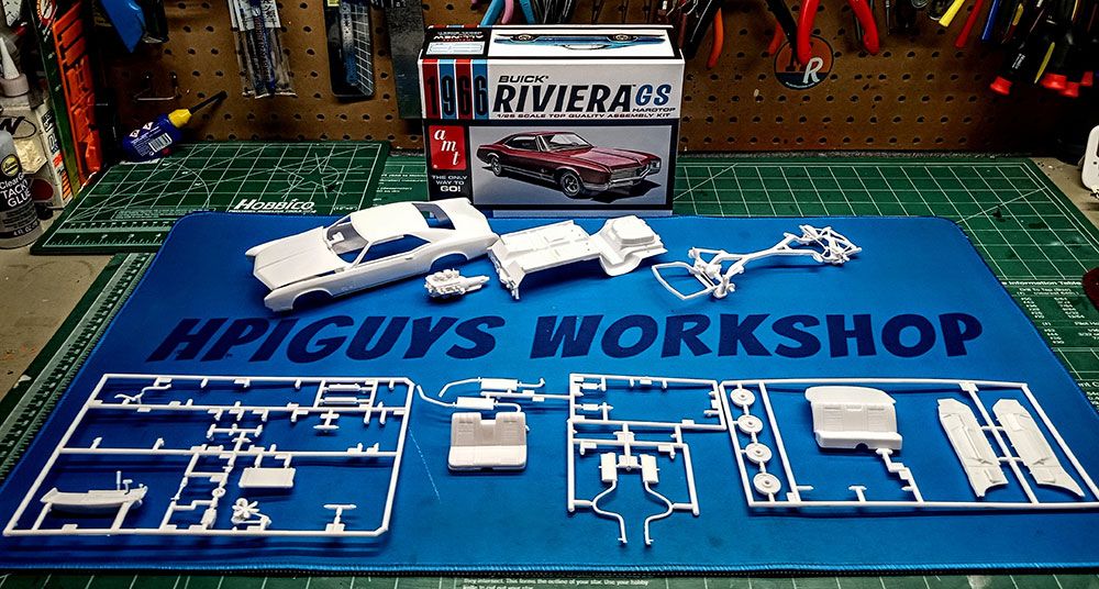 AMT 1/25 1966 Buick Riviera GS (Level 2) – image 6