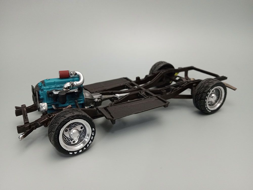 AMT 1/25 1960 Chevy Apache Pickup Street Machine (Level 2) – image 13