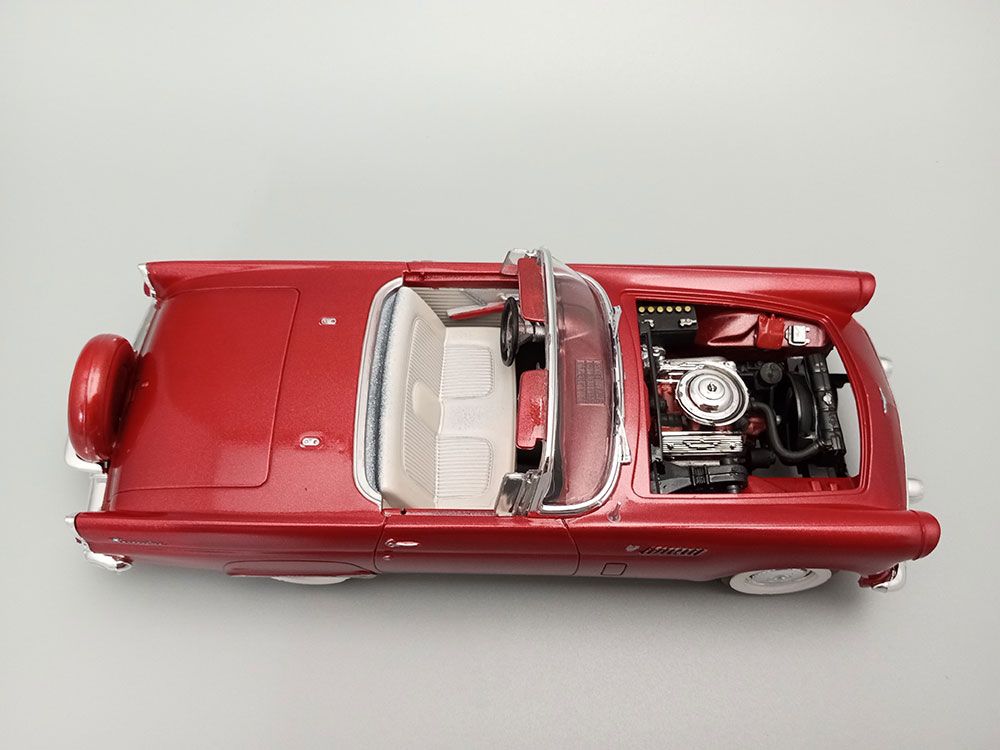 AMT 1/25 1956 Ford Thunderbird (Level 2) – image 2