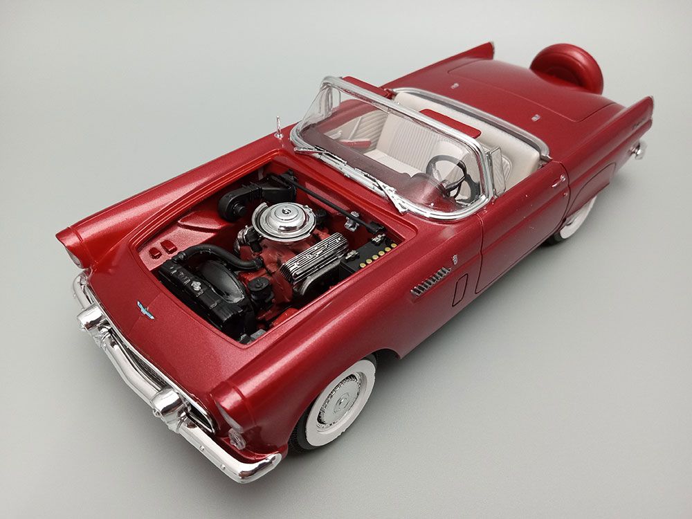 AMT 1/25 1956 Ford Thunderbird (Level 2) – image 3