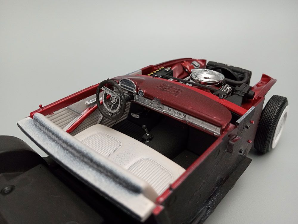 AMT 1/25 1956 Ford Thunderbird (Level 2) – image 7
