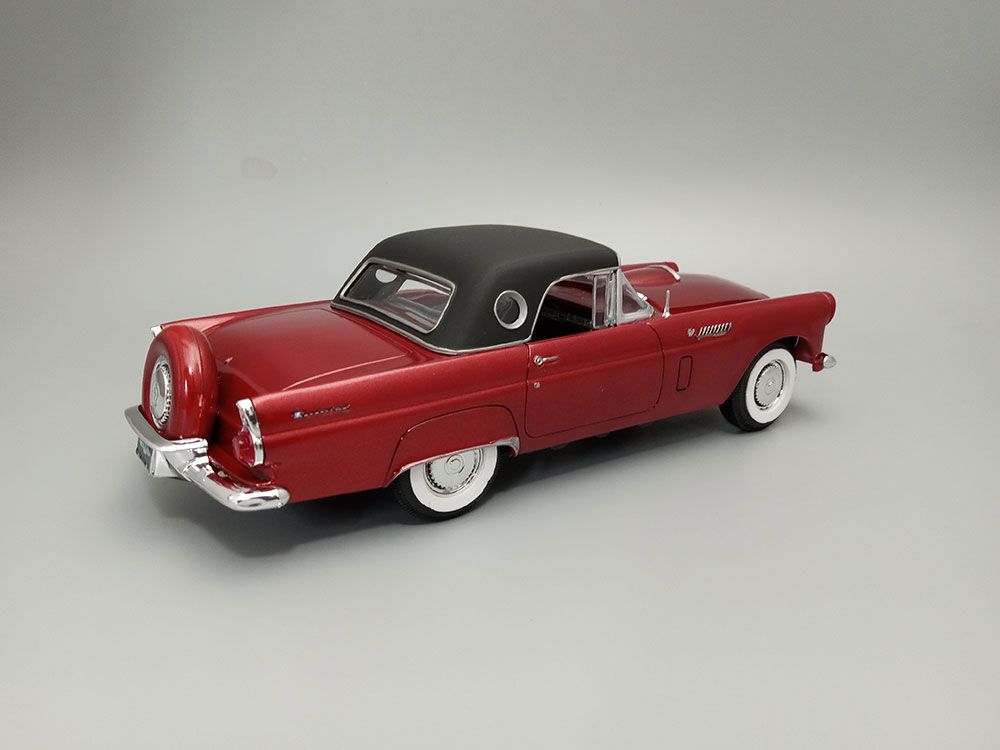 AMT 1/25 1956 Ford Thunderbird (Level 2) – image 13