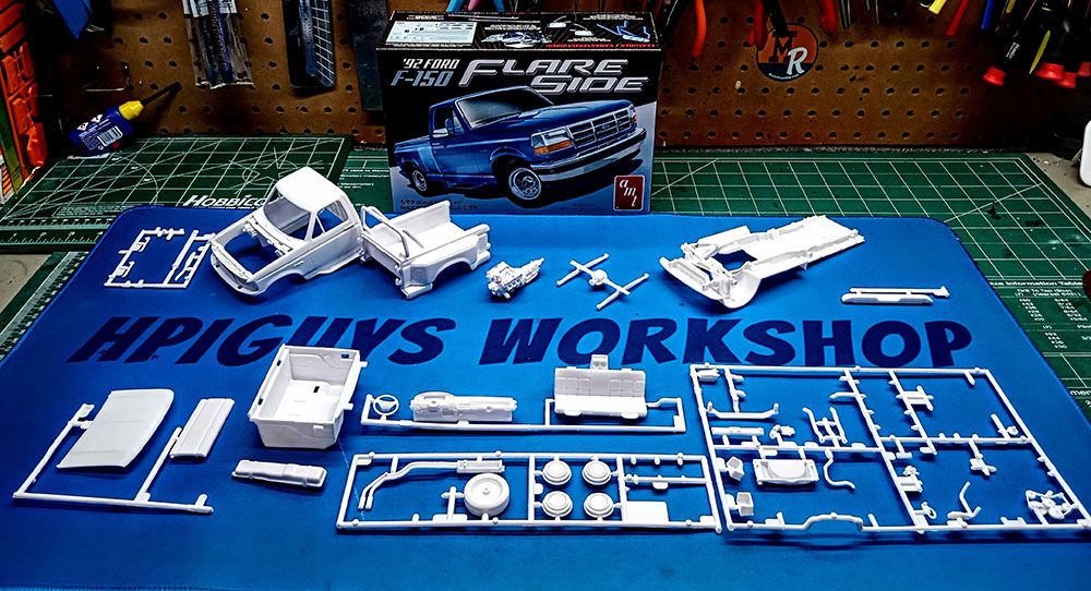 AMT 1/25 1992 Ford F-150 Flareside (Level 2) – image 7