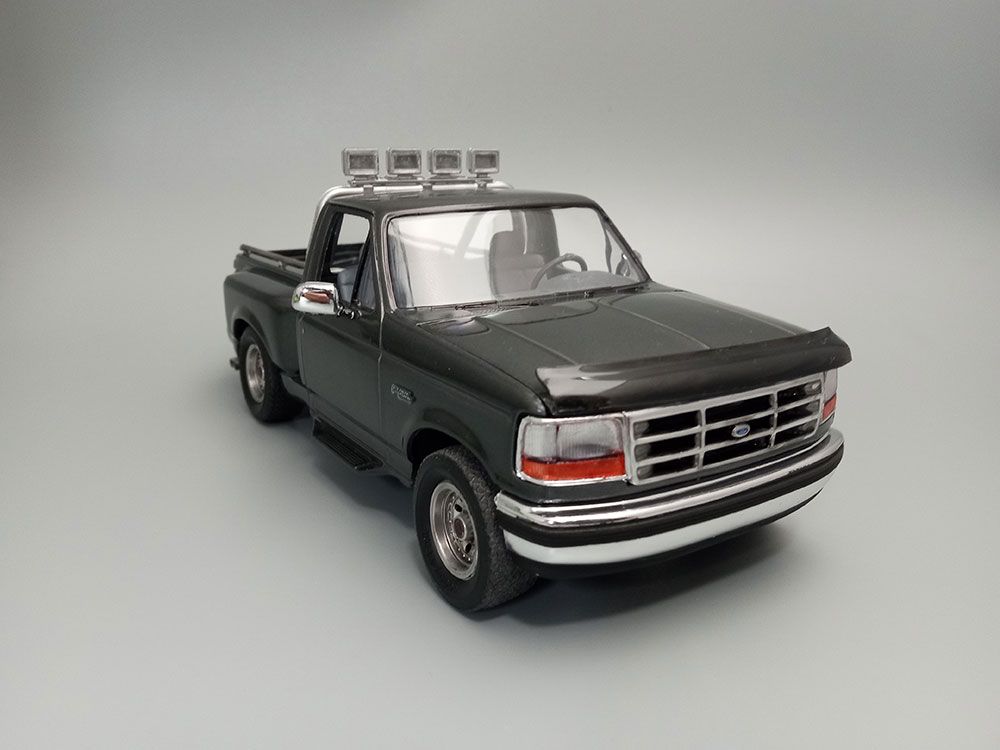 AMT 1/25 1992 Ford F-150 Flareside (Level 2) – image 9