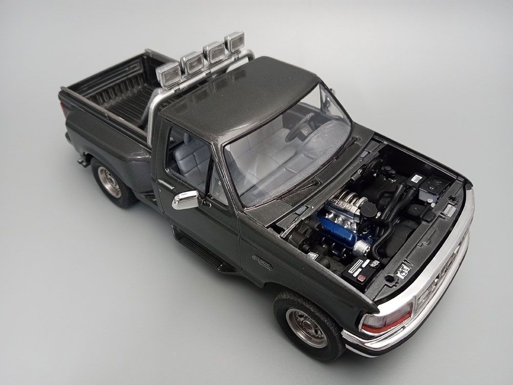 AMT 1/25 1992 Ford F-150 Flareside (Level 2) – image 14