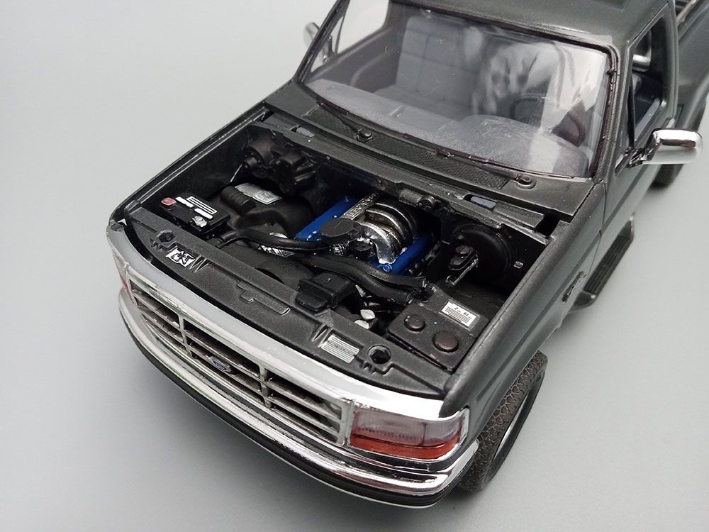 AMT 1/25 1992 Ford F-150 Flareside (Level 2) – image 15