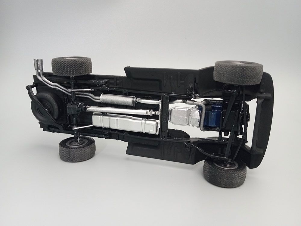 AMT 1/25 1992 Ford F-150 Flareside (Level 2) – image 18