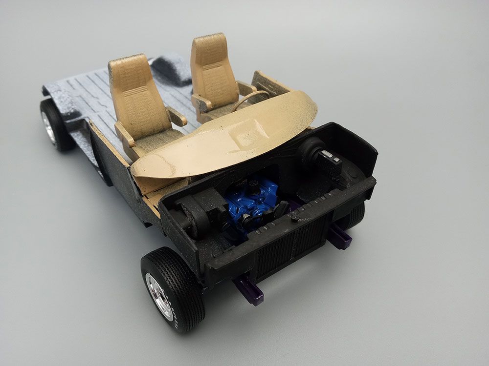 AMT 1/25 1977 Ford Custom Van Fanta (Level 2) – image 9