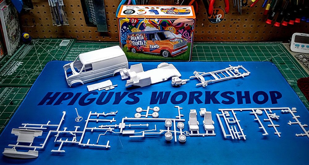 AMT 1/25 1977 Ford Custom Van Fanta (Level 2) – image 14