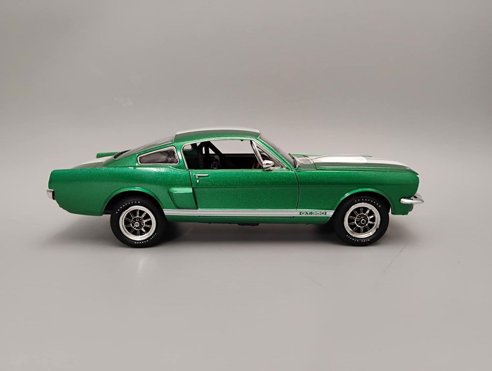 AMT 1/25 1966 Shelby Mustang 350GT Model Kit (Level 2) – image 8