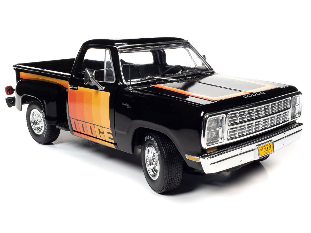 Auto World 1/18 1980 Dodge Pickup Step Side - Black – image 2