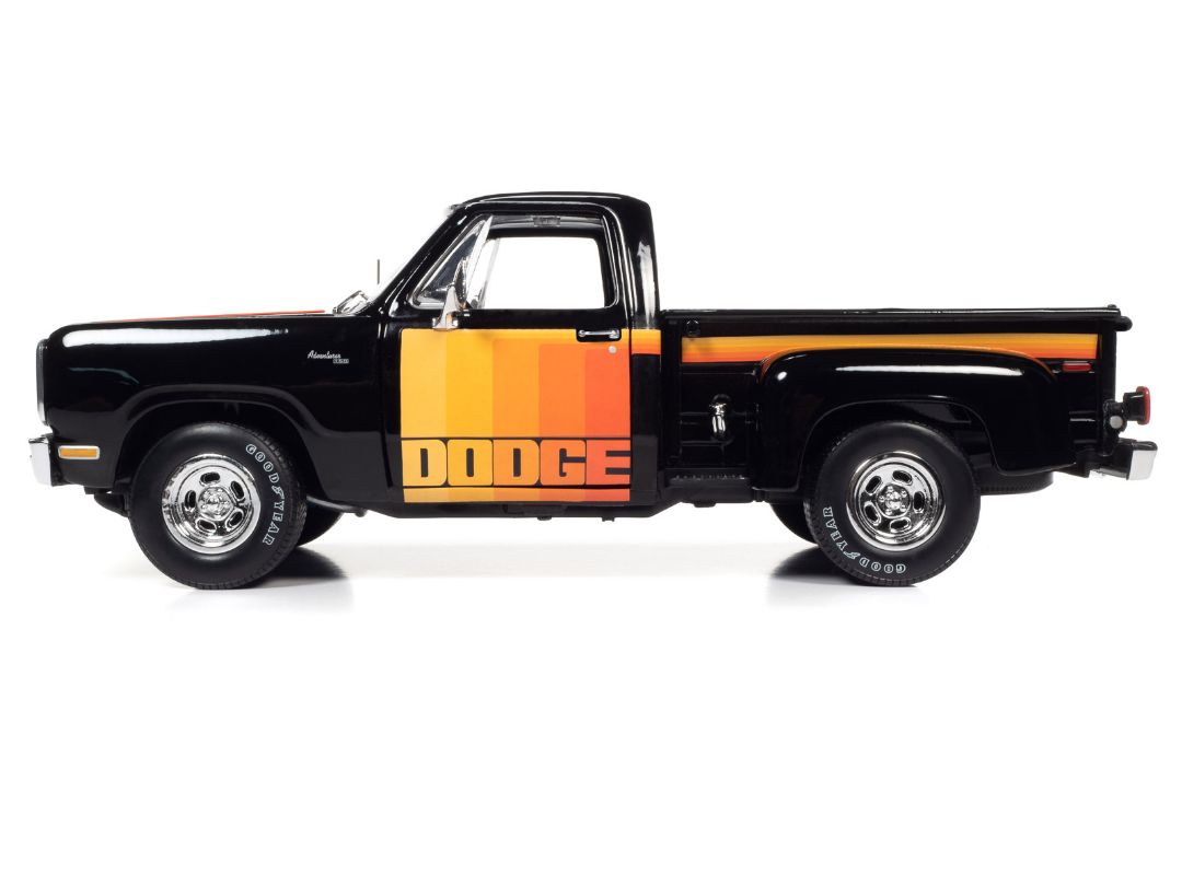 Auto World 1/18 1980 Dodge Pickup Step Side - Black – image 5