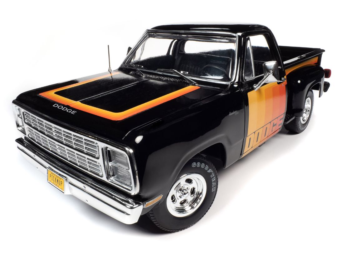 Auto World 1/18 1980 Dodge Pickup Step Side - Black – image 6