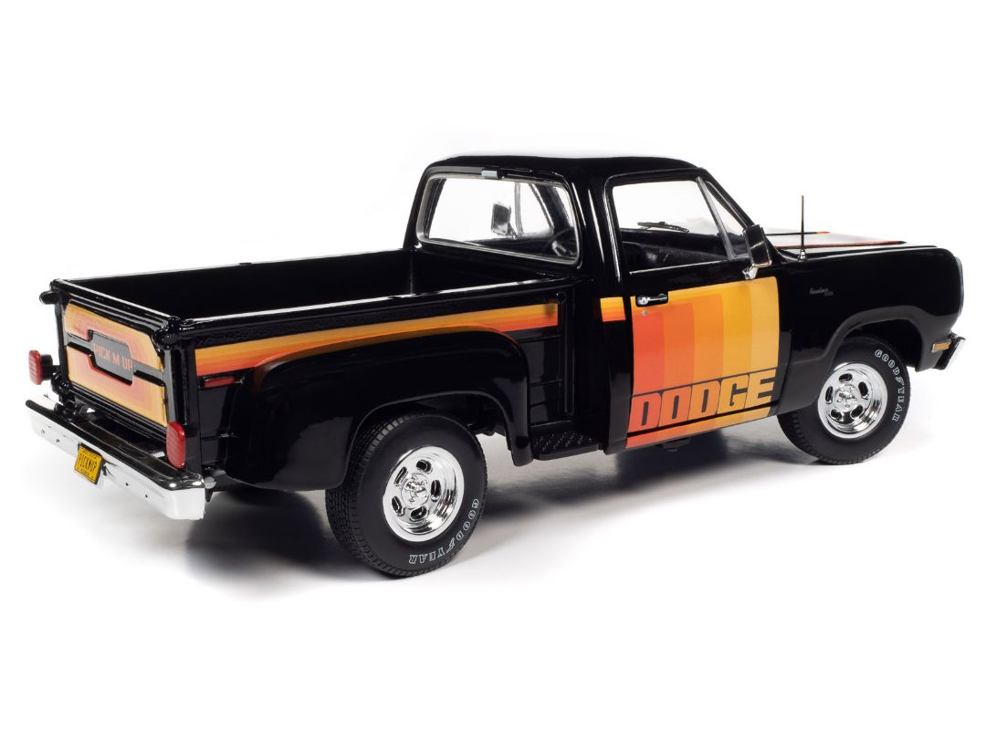 Auto World 1/18 1980 Dodge Pickup Step Side - Black – image 7