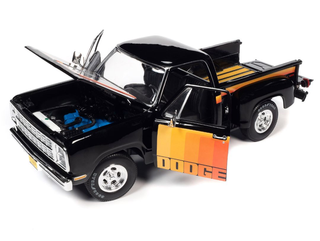 Auto World 1/18 1980 Dodge Pickup Step Side - Black – image 11