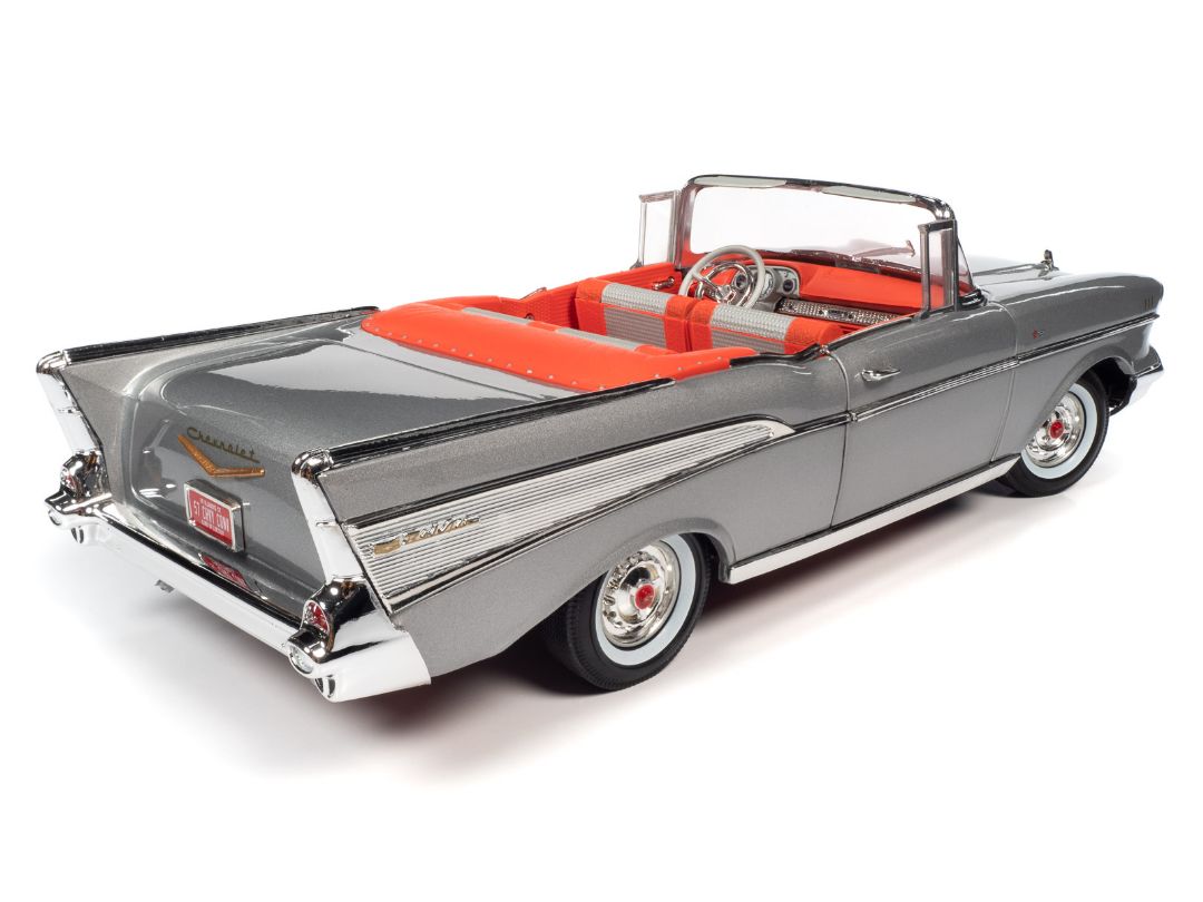 Auto World 1/18 1957 Chevrolet Bel Air Convertible – image 4
